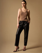 Pantalón Negro con Acabado Brillante y Cordón - Negro
