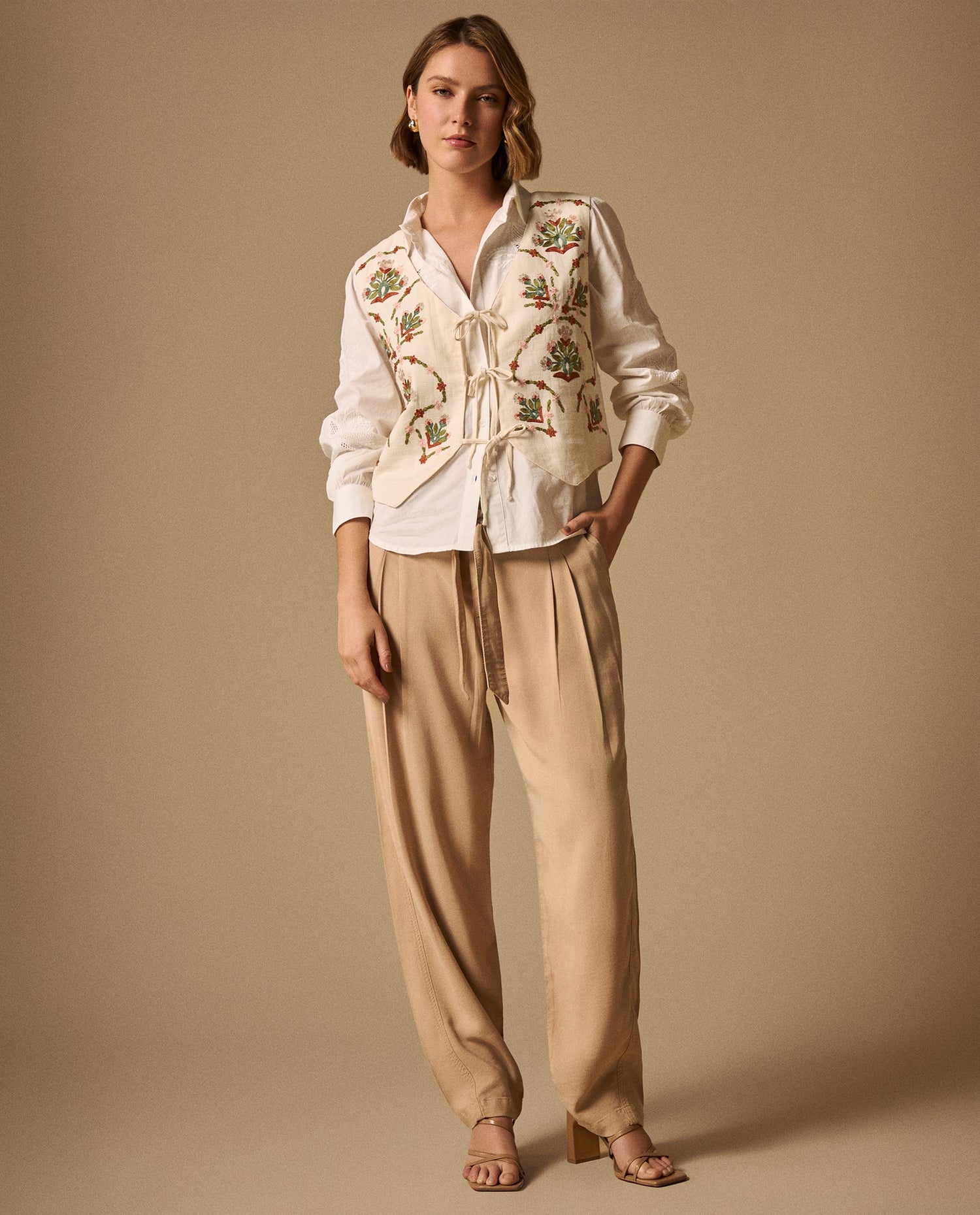 Pantalón Beige Tiro Alto con Cinturón - Beige