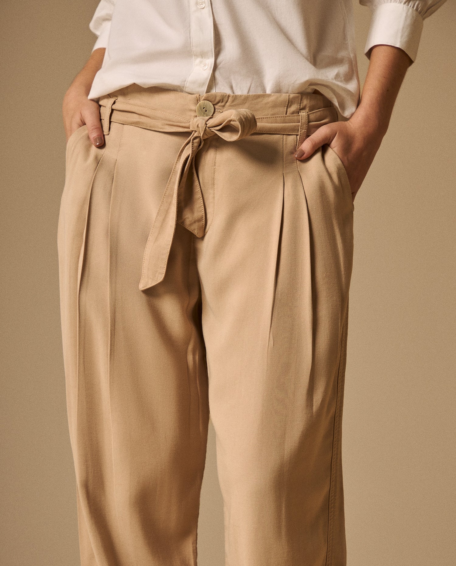 Pantalón Beige Tiro Alto con Cinturón - Beige