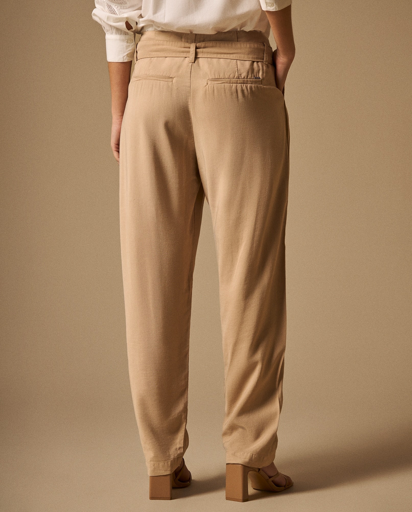 Pantalón Beige Tiro Alto con Cinturón - Beige 34_639G040_BEI151306_6