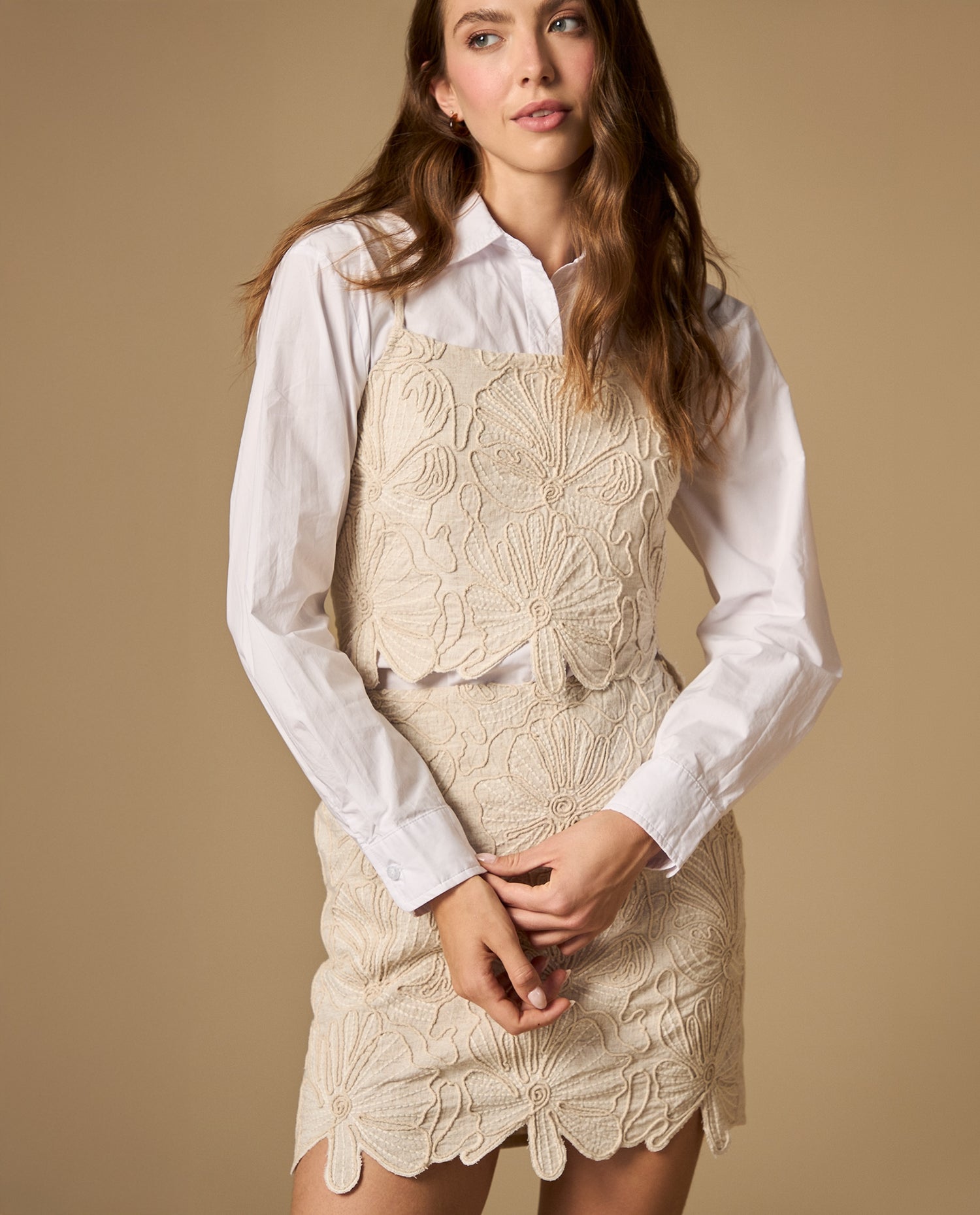 Falda línea A bordada con detalle en el borde - Beige