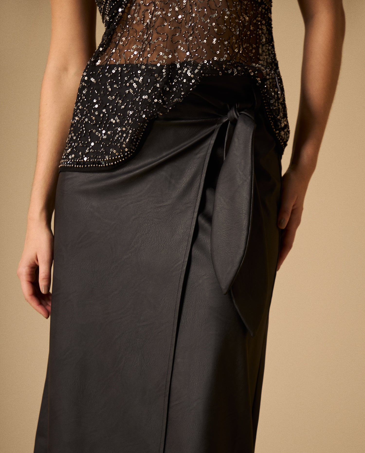 Falda Wrap Negra con Cintura Elástica - Negro