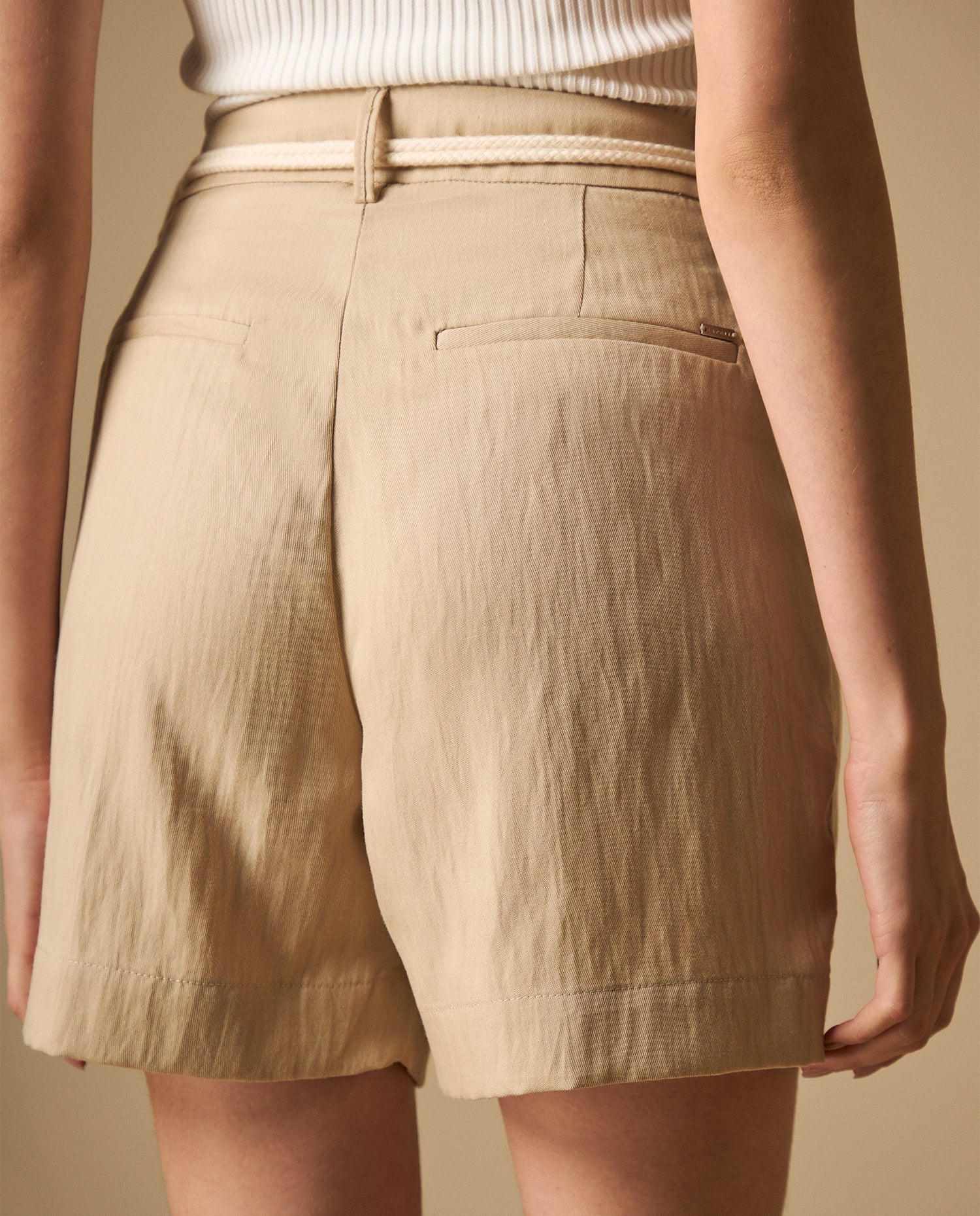 Bermuda tipo chino de silueta estructurada - Beige