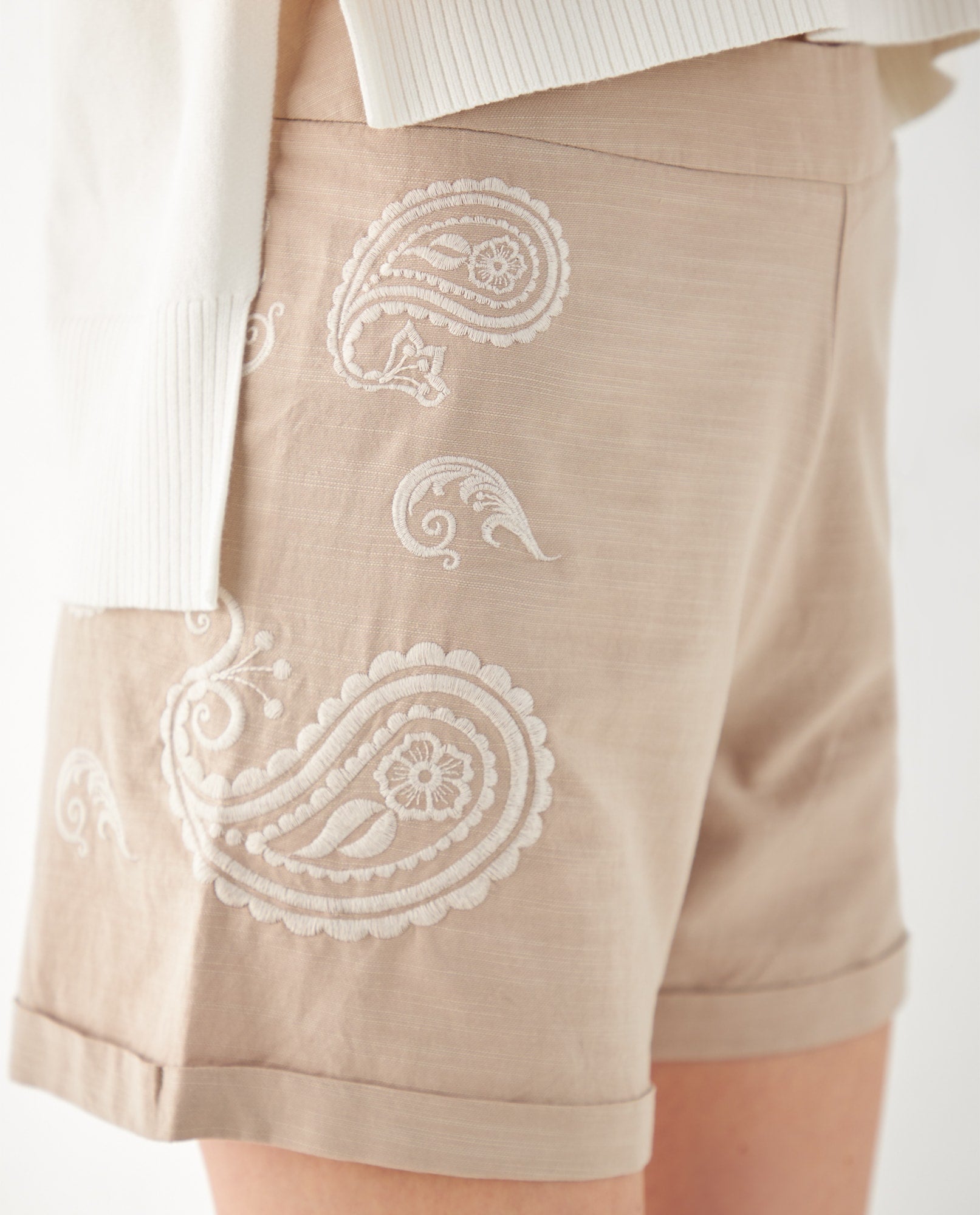 Bermuda con bordado de arabescos para mujer - Beige 34_652F001_BEI161212_5