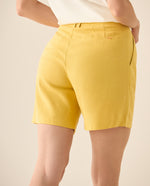 Bermuda con bolsillos en ribete en posterior para mujer - Amarillo