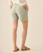 Bermuda con bolsillos en ribete en posterior para mujer - Verde