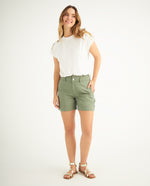 Bermuda con cortes decorativos para mujer - Verde