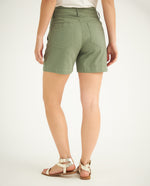 Bermuda con cortes decorativos para mujer - Verde