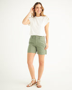 Bermuda con cortes decorativos para mujer - Verde