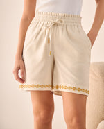 Short Beige con Bordado Dorado - Beige
