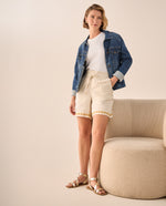 Short Beige con Bordado Dorado - Beige