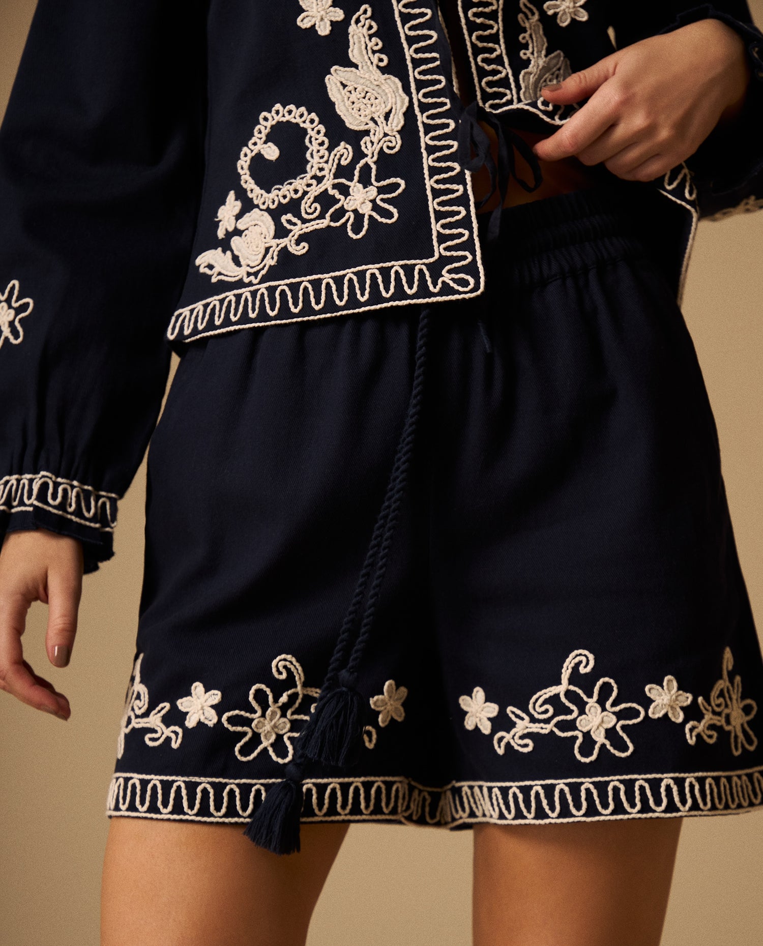 Short Azul con Bordados Artesanales - Azul