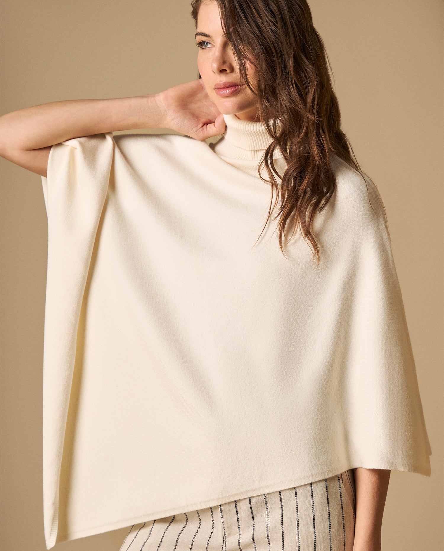 Suéter tejido tipo chaleco con escote cruzado - Beige