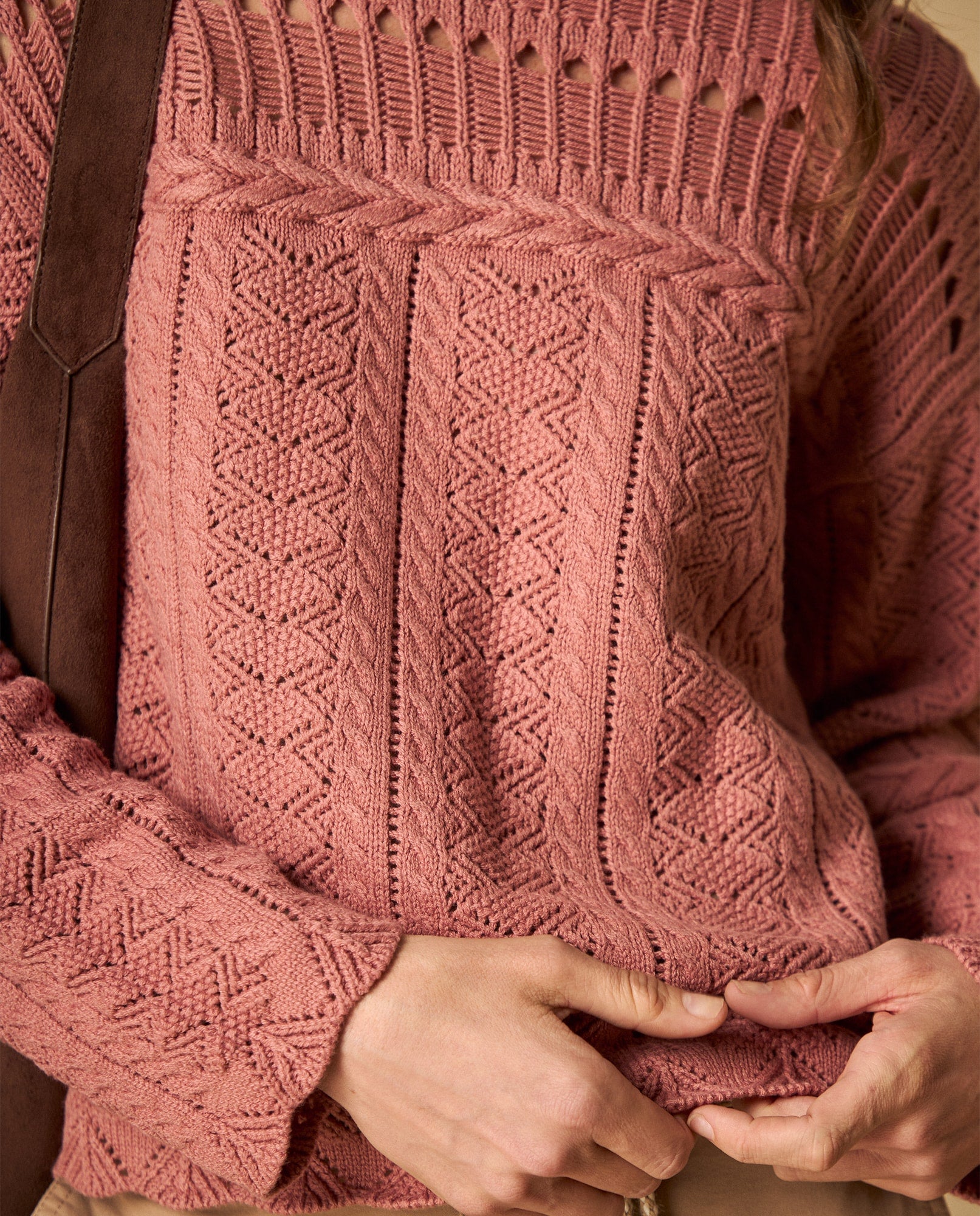 Suéter tejido con textura y trenzas cuello redondo - Rosa 34_661H212_ROS141905_3