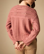 Suéter tejido con textura y trenzas cuello redondo - Rosa
