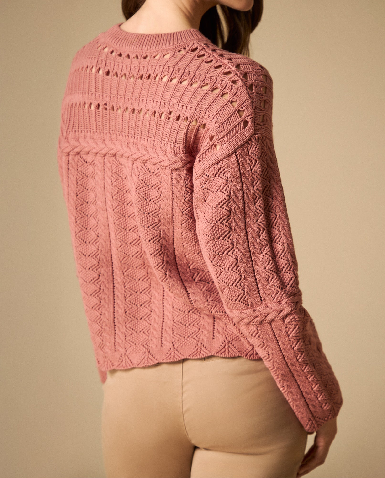 Suéter tejido con textura y trenzas cuello redondo - Rosa 34_661H212_ROS141905_5