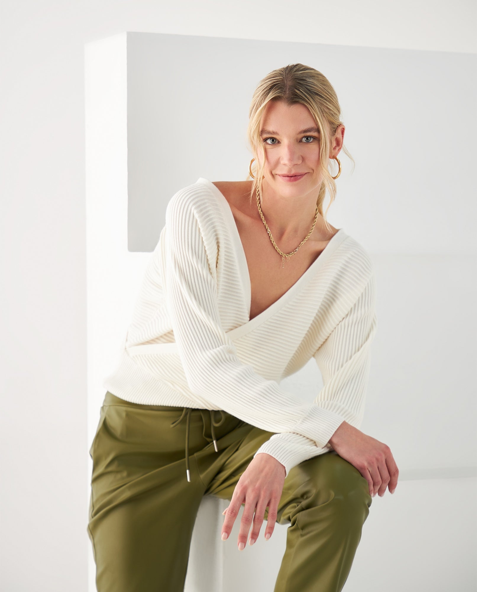 Camisa tejida con escote en V para mujer - Crudo 34_662F218_CRU111001_6