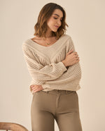 Buzo escote en V con tejido abierto para mujer  - Beige