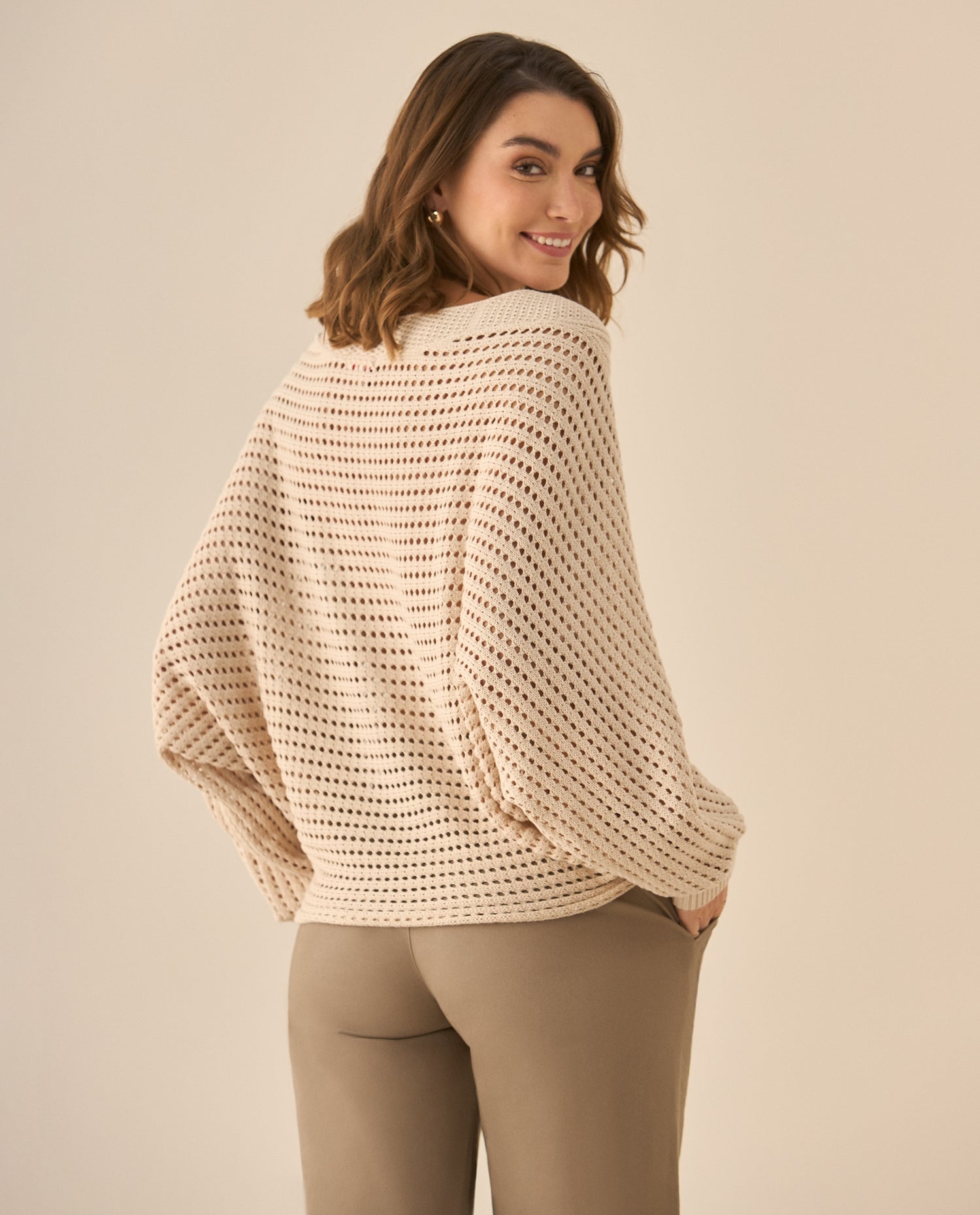 Buzo escote en V con tejido abierto para mujer  - Beige