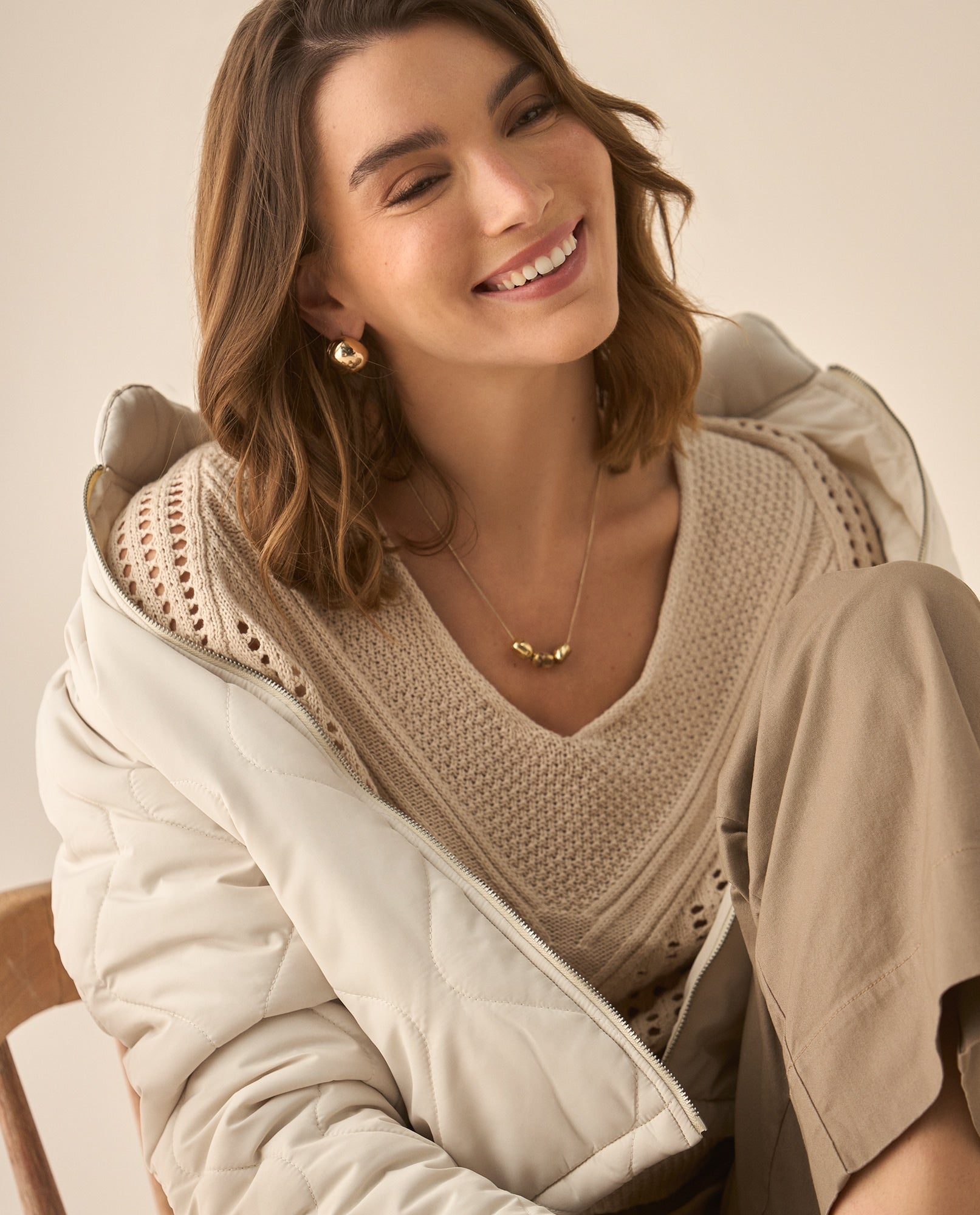 Buzo escote en V con tejido abierto para mujer  - Beige 34_662G220_BEI151216_6