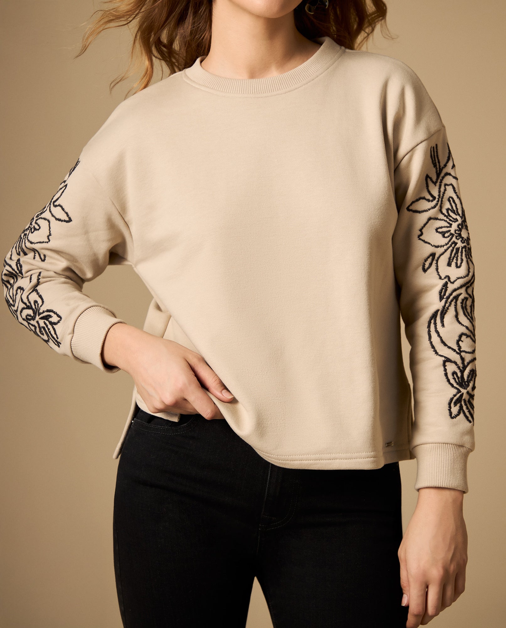 Suéter tejido con bordado floral en mangas - Bronce 34_662H000_BRO161213_3