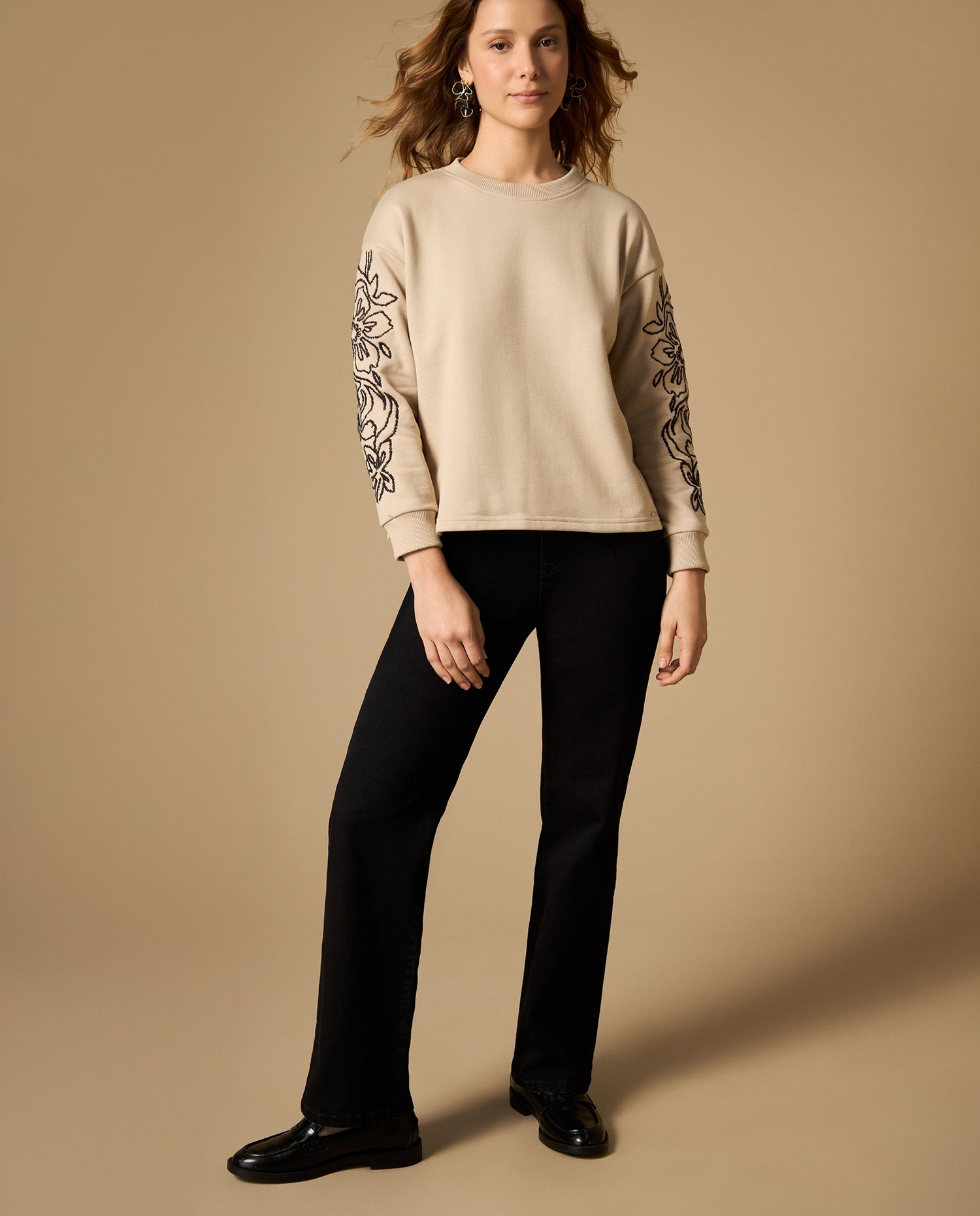 Suéter tejido con bordado floral en mangas - Bronce