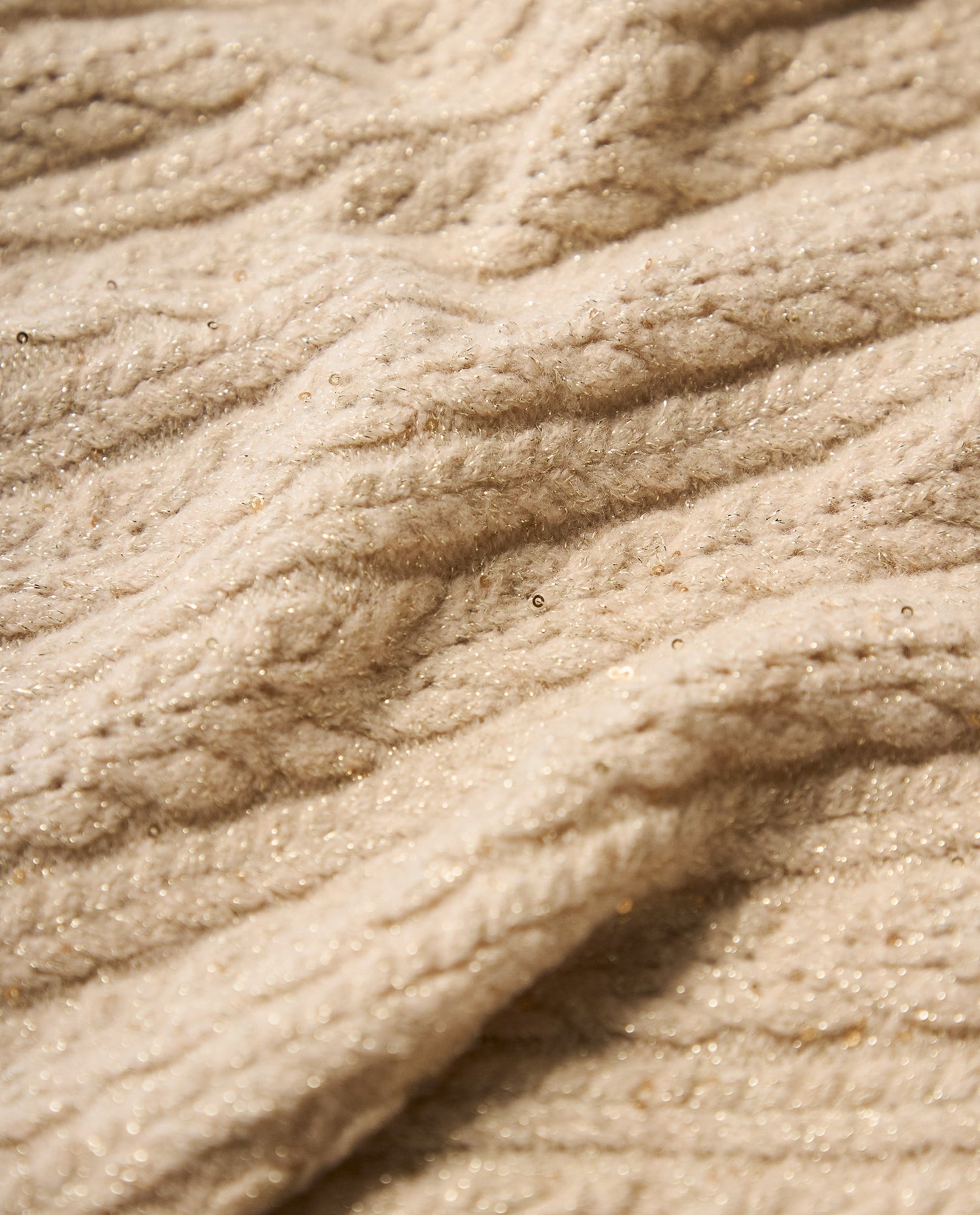Chaleco tejido con diseño de trenzas y detalles brillantes - Beige