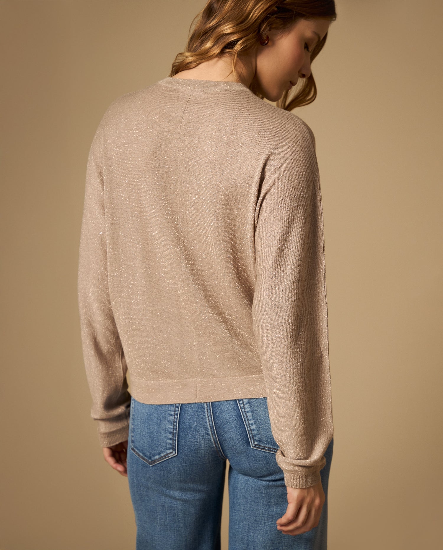Suéter tejido con brillo sutil cuello redondo - Beige