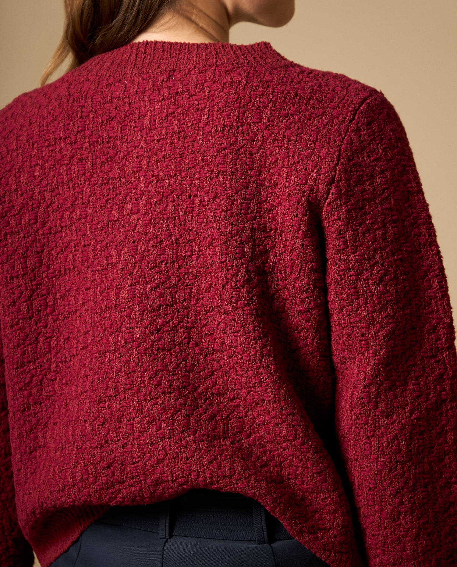 Suéter tejido con textura y botones dorados cuello redondo - Rojo