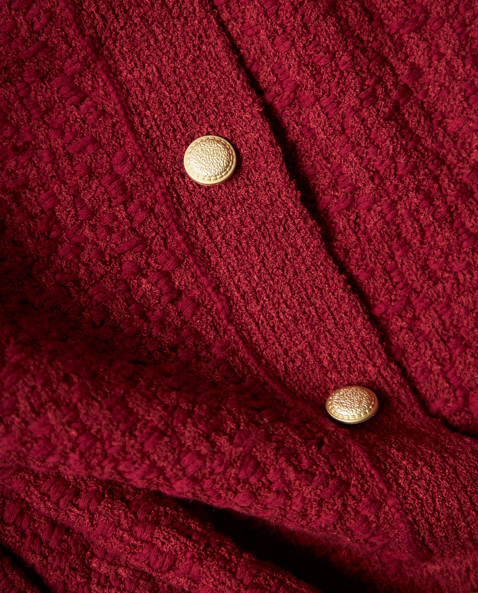 Suéter tejido con textura y botones dorados cuello redondo - Rojo 34_662H217_ROJ191934_6