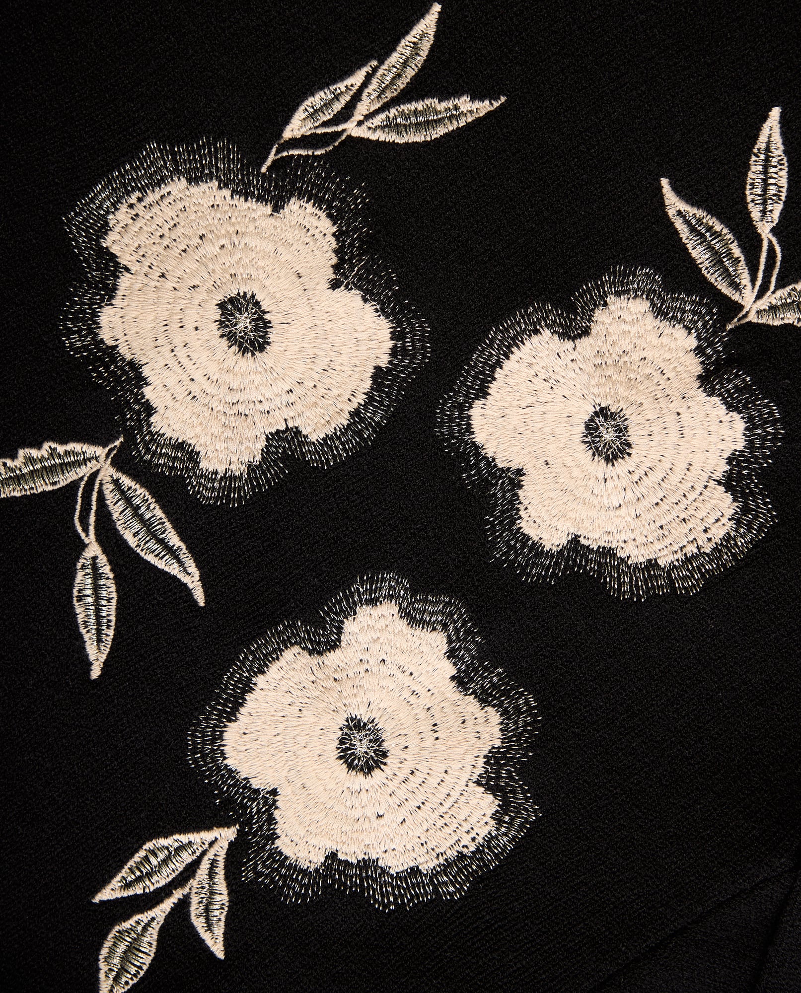 Suéter con bordado floral - Negro 34_662H235_NEG194218_6