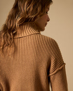 Suéter tejido cuello tortuga tipo chaleco - Beige