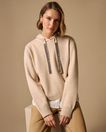 Suéter Beige con Cordones Brillantes y Capucha - Beige