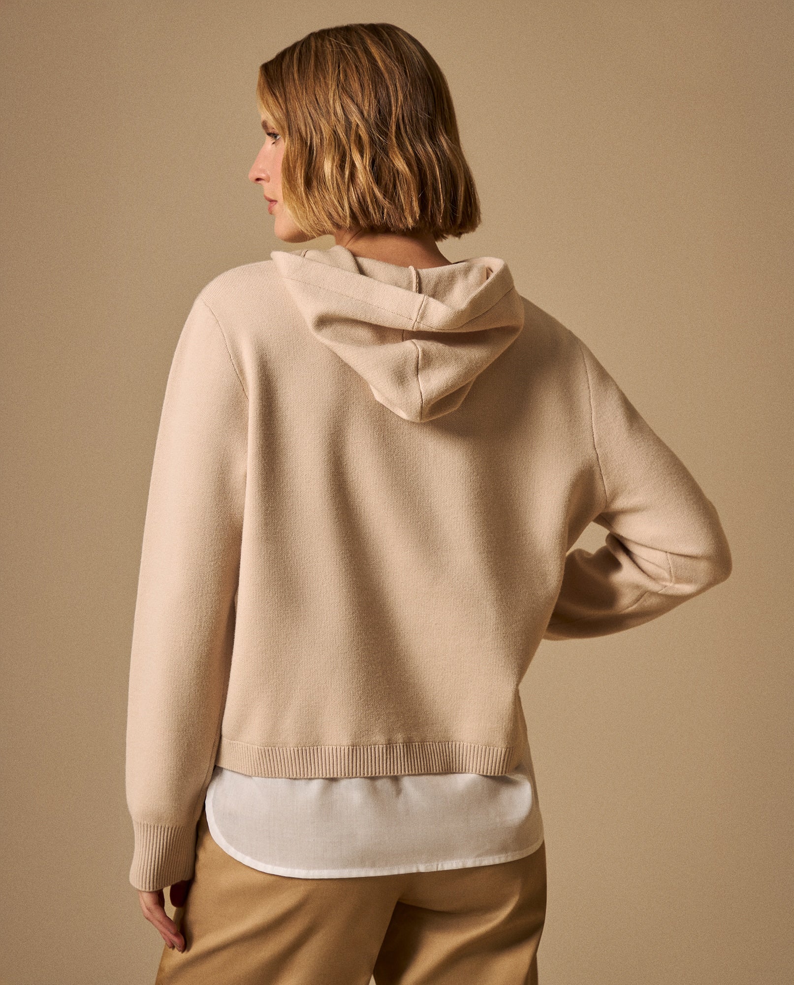 Suéter Beige con Cordones Brillantes y Capucha - Beige 34_669G220_BEI160806_5