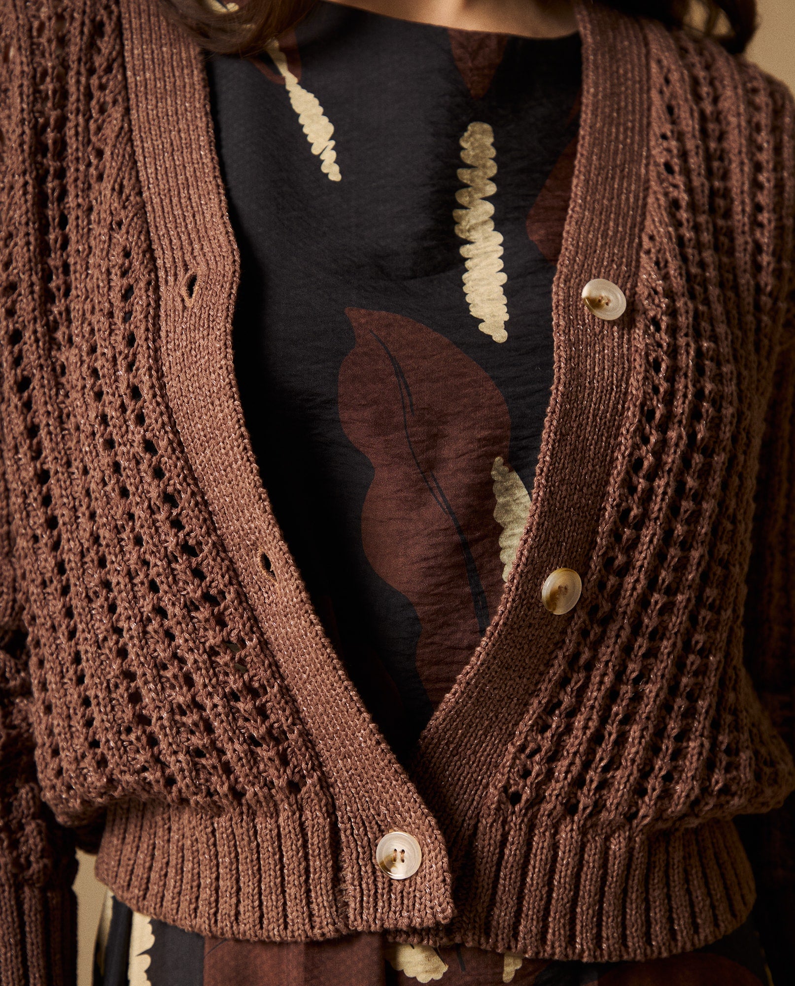 Cardigan Tejido Calado Marrón - Café 34_669G222_CAF161334_3