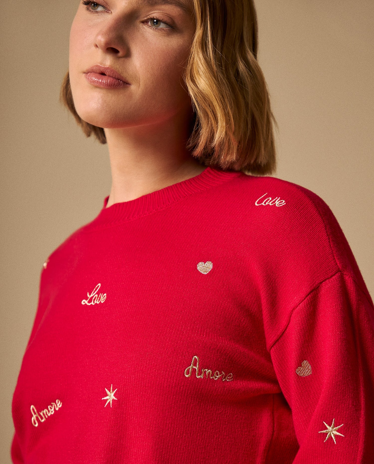 Suéter Rojo con Bordados Love y Estrellas - Rojo