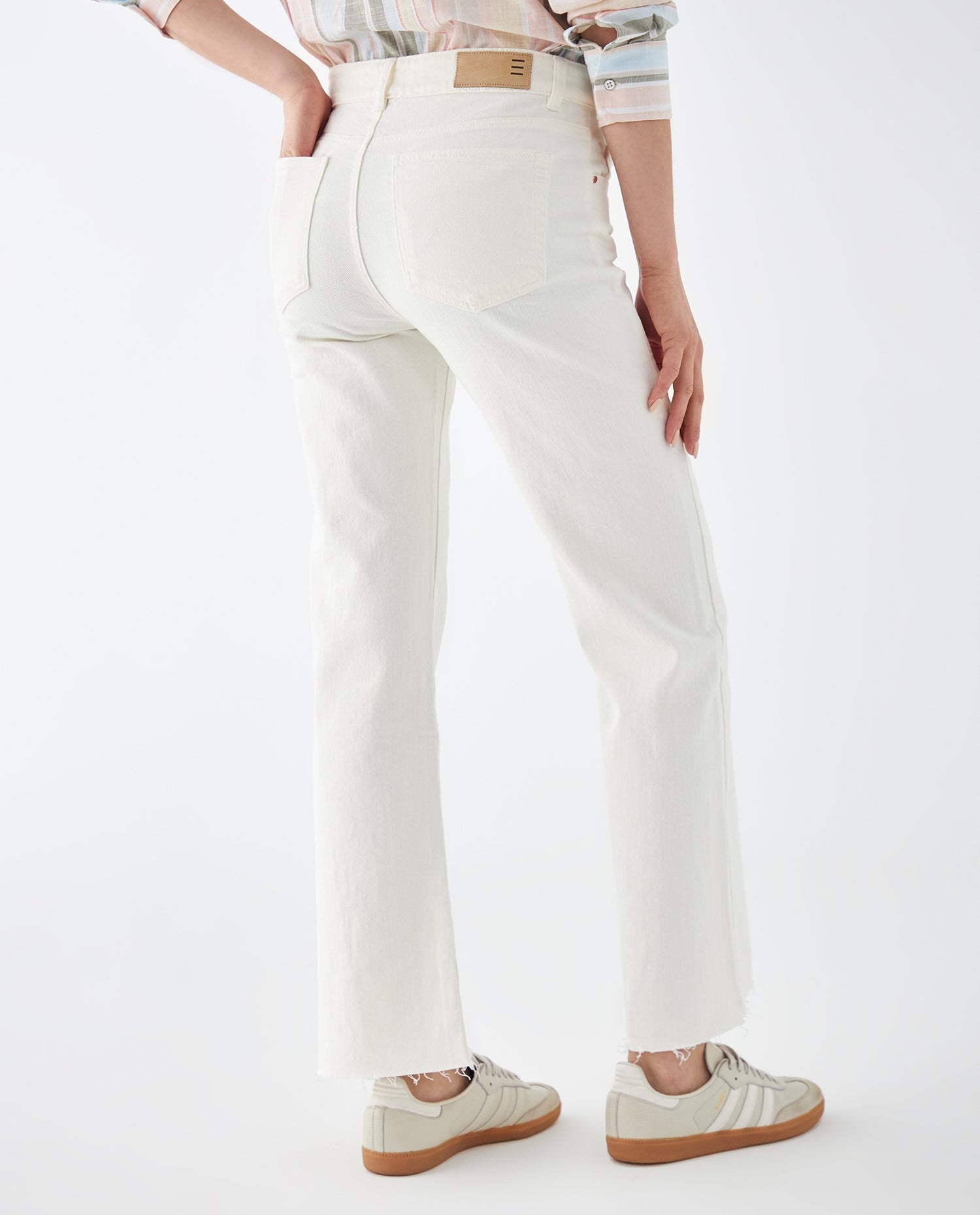 Jean Straight con ruedo al corte para mujer - Crudo