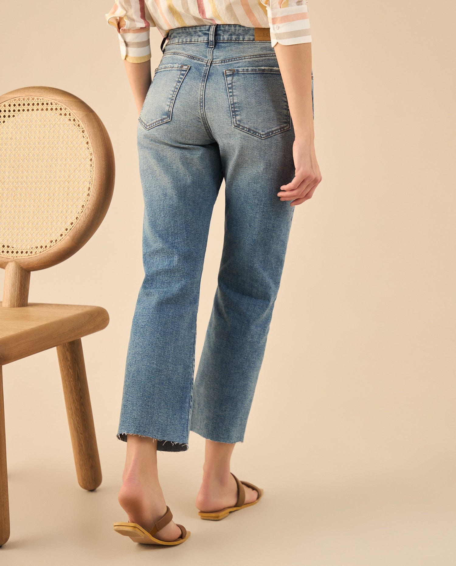 Jean Straight con ruedo al corte para mujer - Azul