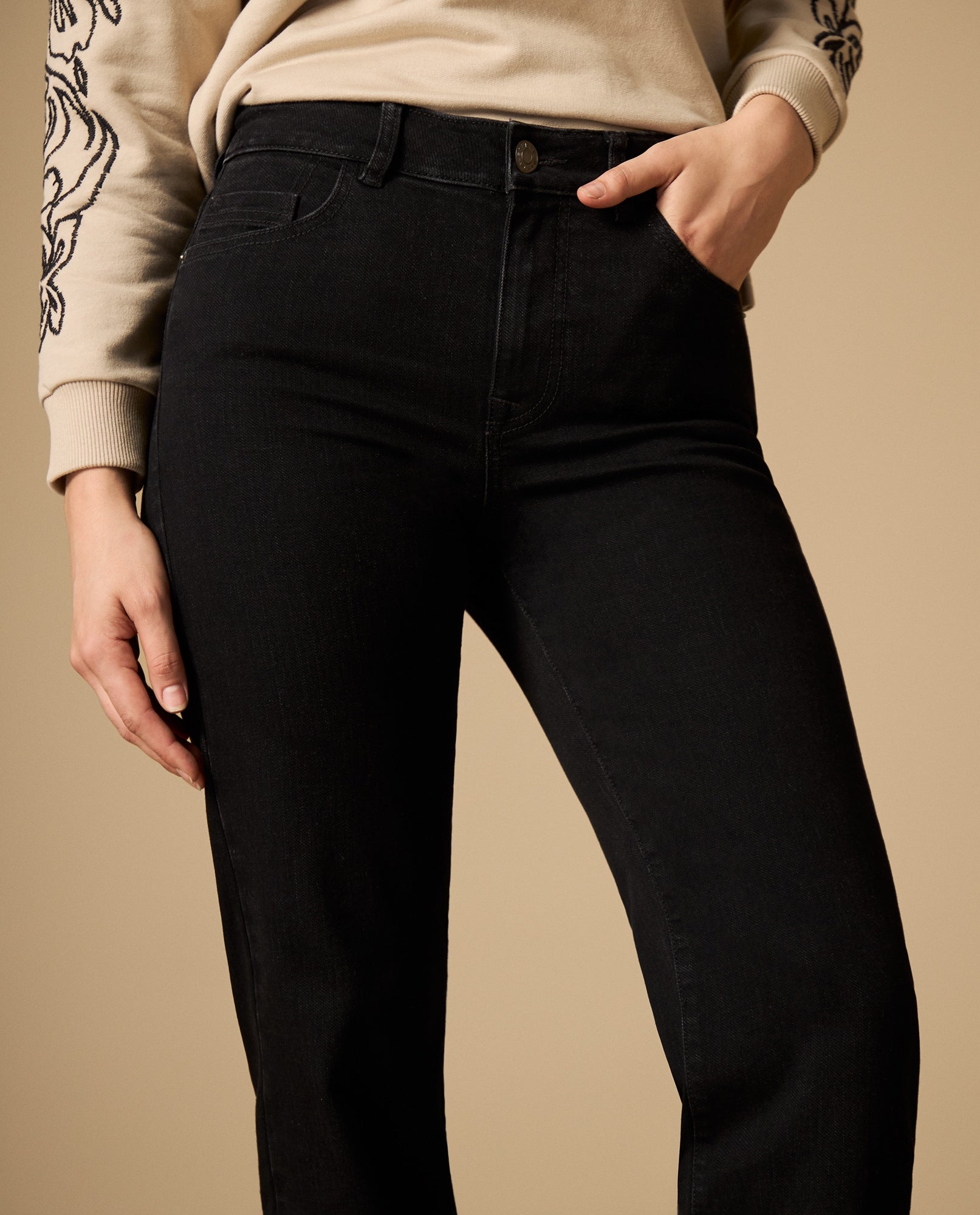 Jean straight tiro medio silueta recta - Negro 34_672H004_NEG193909_4