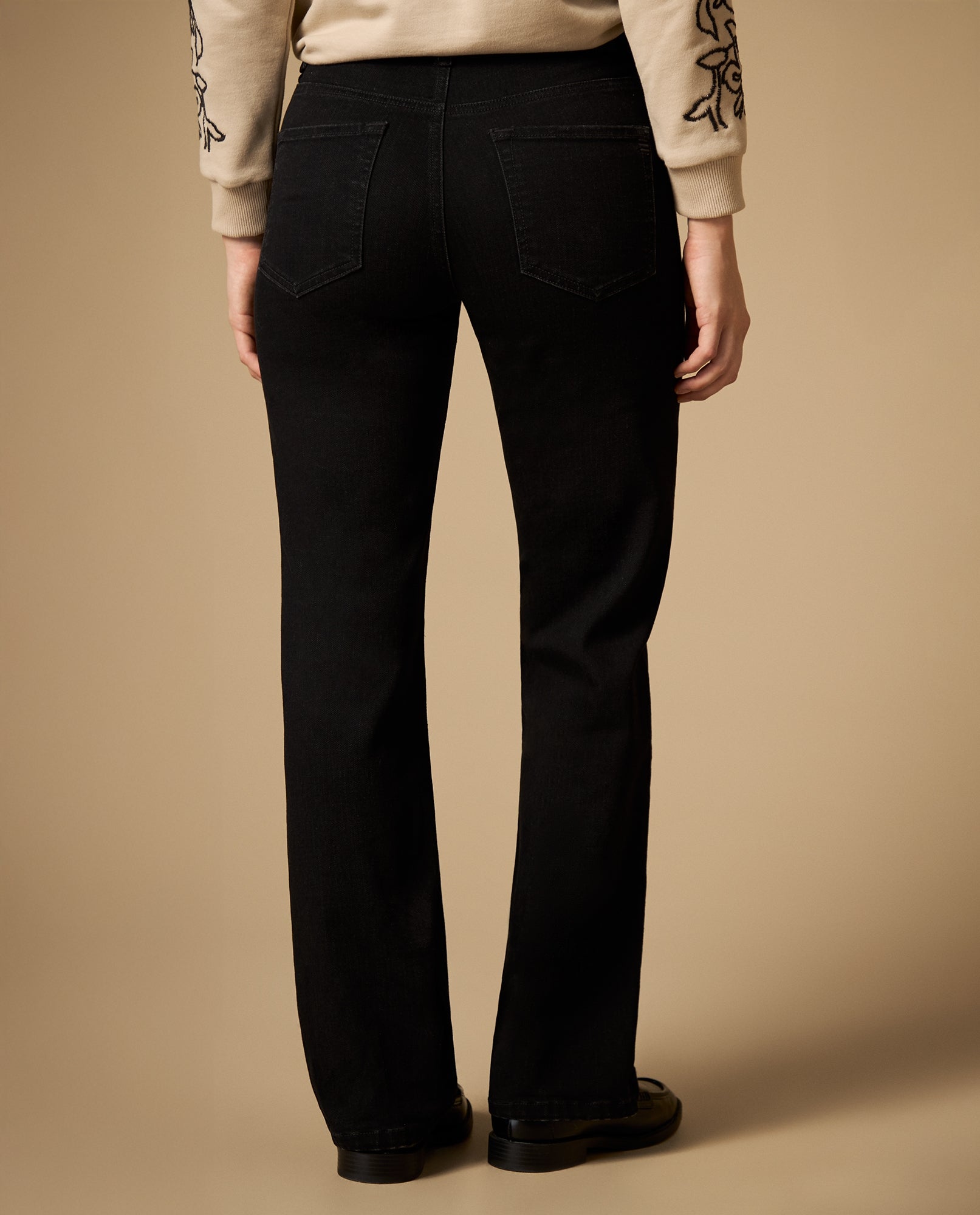 Jean straight tiro medio silueta recta - Negro 34_672H004_NEG193909_5
