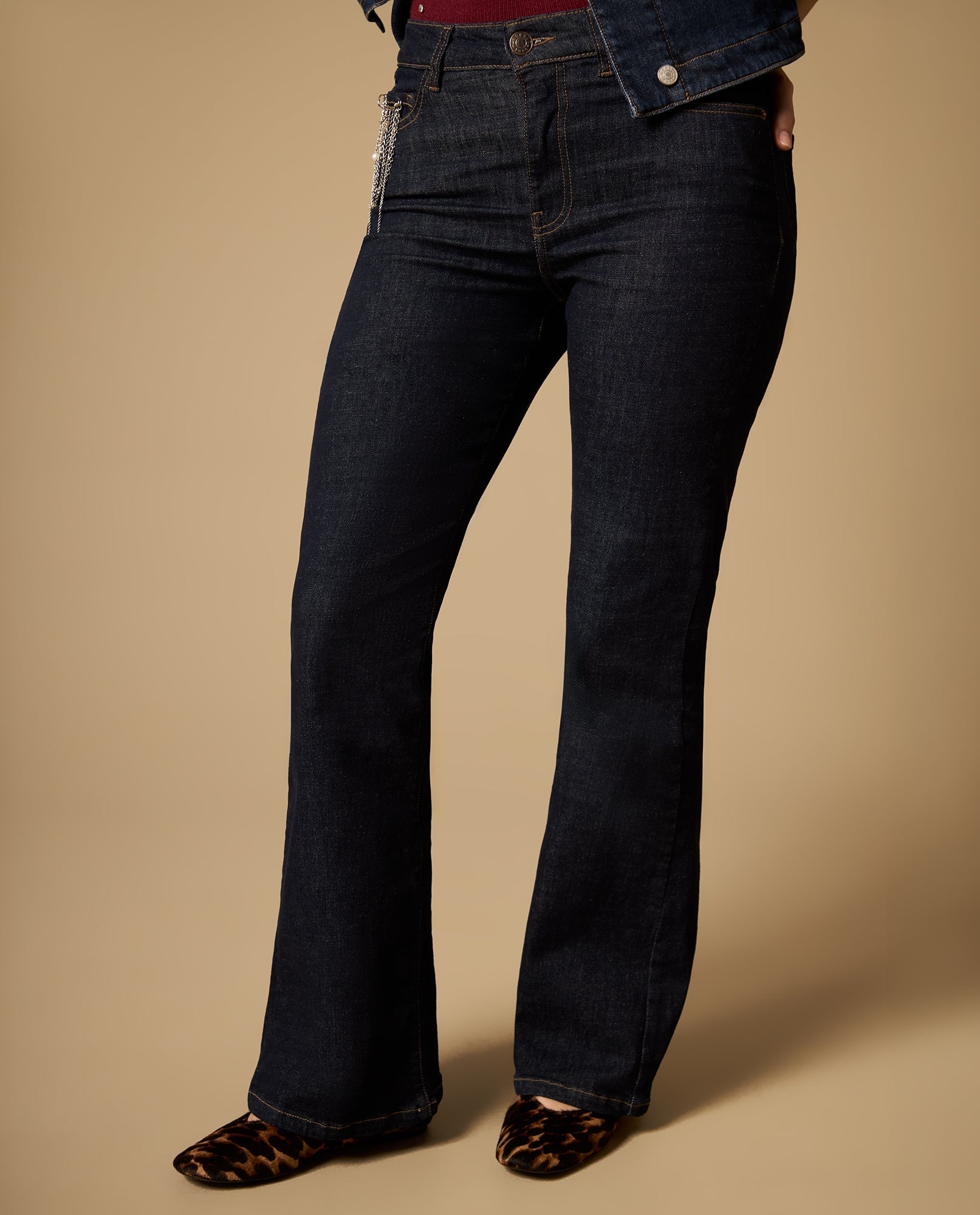 Jean flare tiro medio con campana marcada - Azul 34_672H006_AZU193933_0