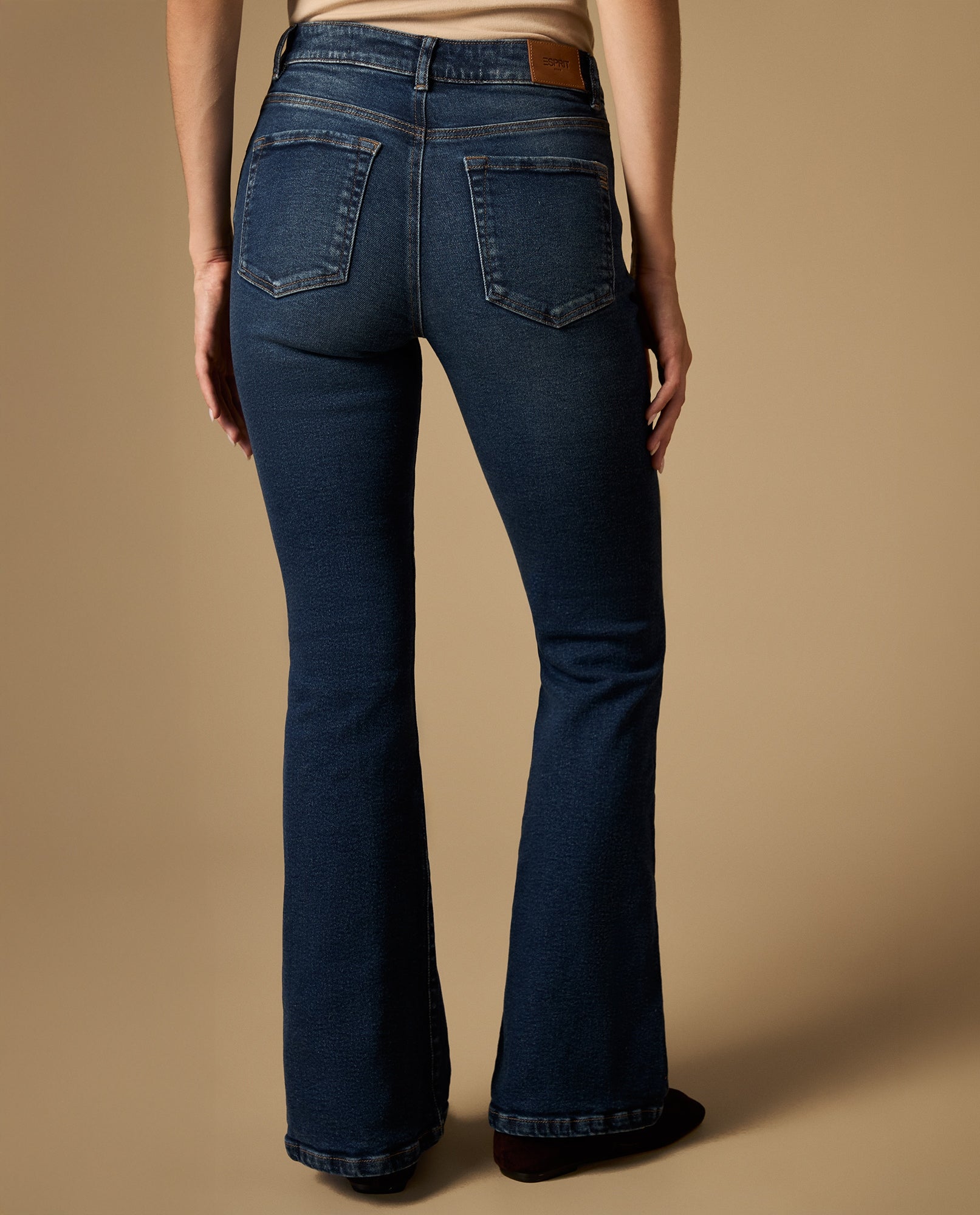 Jean flare tiro medio con apertura en bota - Azul 34_672H015_AZU174027_5