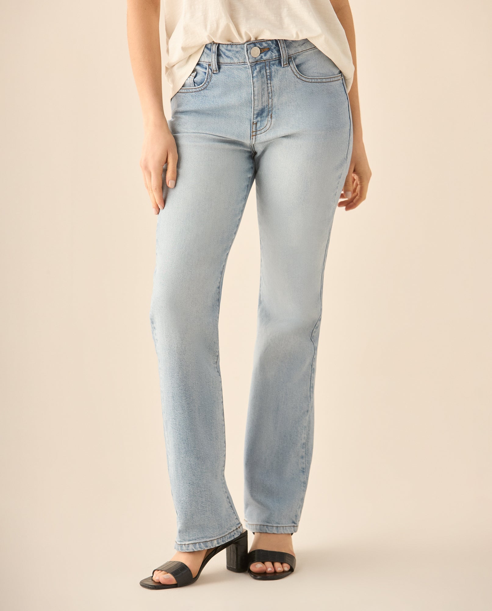 Jean Straight tono claro para mujer   - Azul 34_673G006_AZU174027_3
