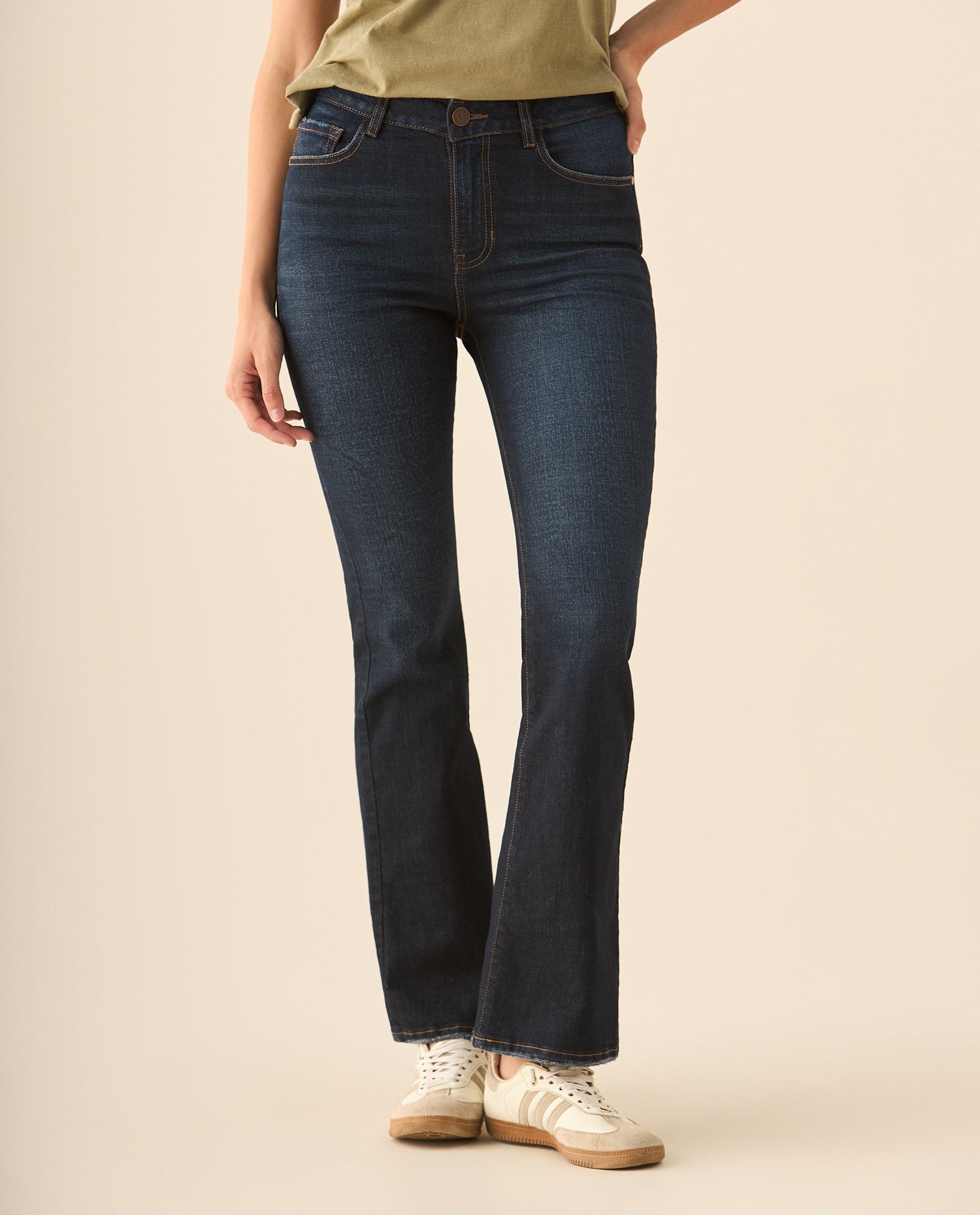 Jean Boot Cut tono oscuro para mujer - Azul