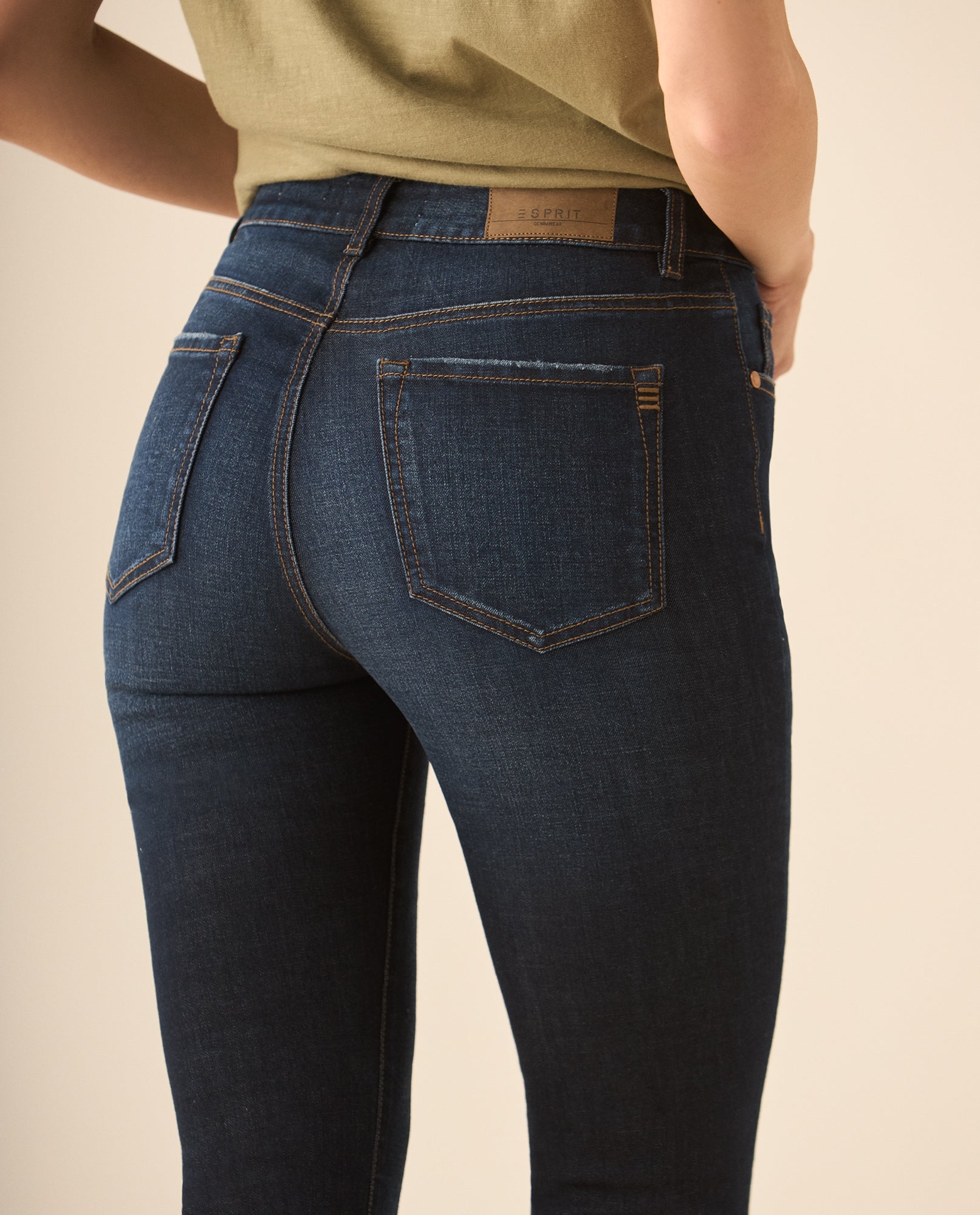 Jean Boot Cut tono oscuro para mujer - Azul 34_673G008_AZU174027_6