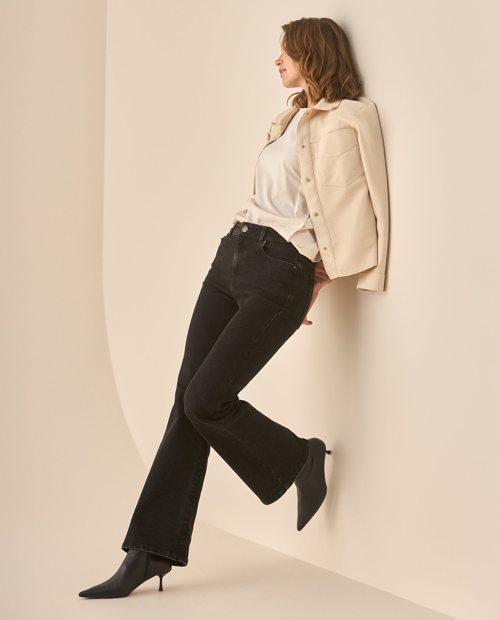 Jean Boot Cut en black denim para mujer - Negro 34_673G012_NEG193909_0