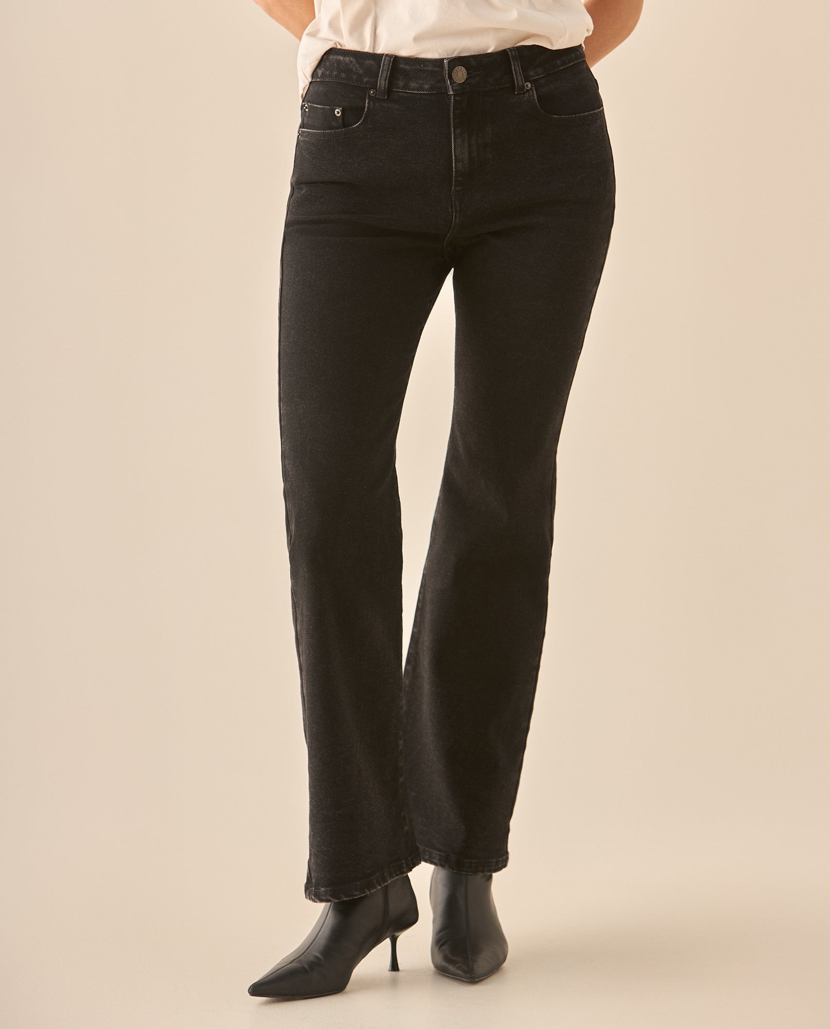 Jean Boot Cut en black denim para mujer - Negro 34_673G012_NEG193909_3