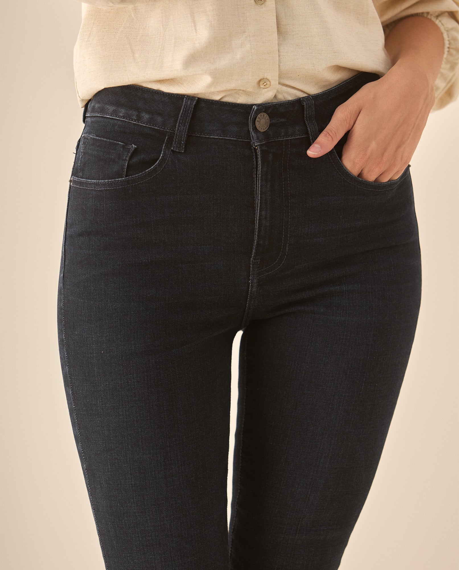 Jean Skinny tono oscuro para mujer  - Azul 34_673G014_AZU193933_4
