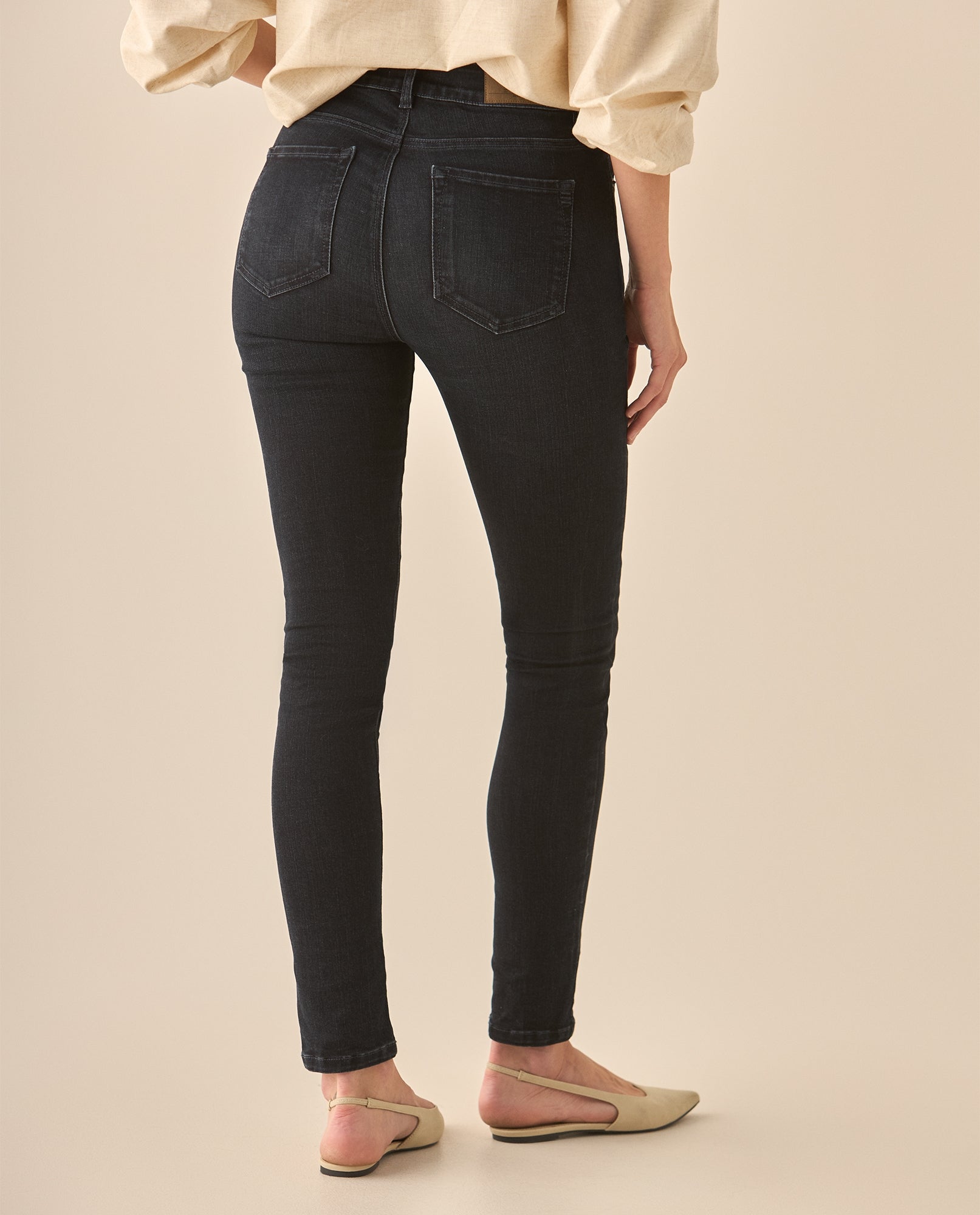 Jean Skinny tono oscuro para mujer  - Azul 34_673G014_AZU193933_6