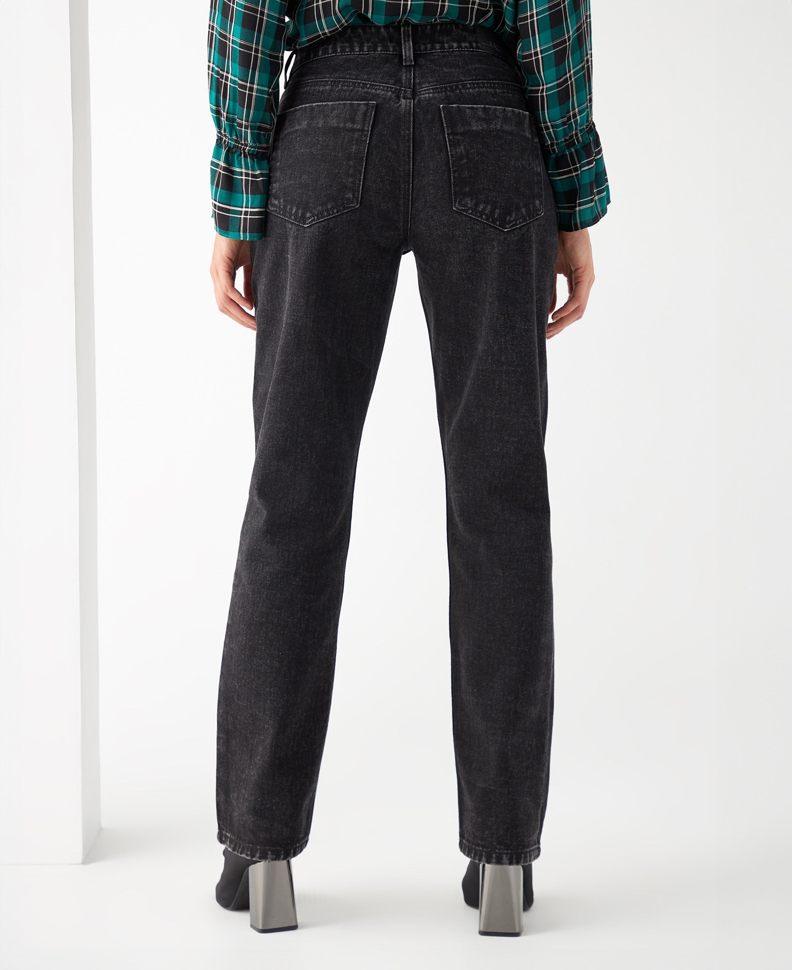 Jean Straight efecto vintage para mujer - Negro 34_679E014_NEG193909_4